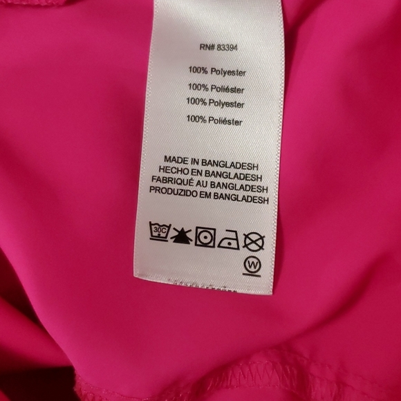 Asics Packable Windbreaker Jacket in Neon Pink - Picture 5 of 5